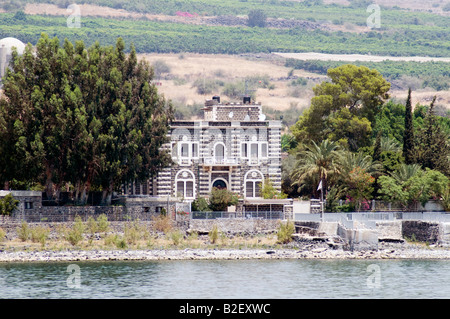 Israel-Galiläa-Kirche der Primat von St Peter in Tabgha vom See Genezareth gesehen Stockfoto