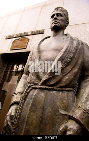 Luis Angel Firpo Statue am Friedhof von Recoleta, Buenos Aires, Argentinien Stockfoto