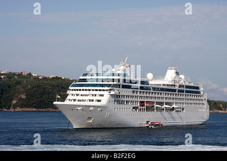 Pacific Princess Kreuzfahrtschiff vor Anker aus Positano, Amalfiküste, Italien Stockfoto