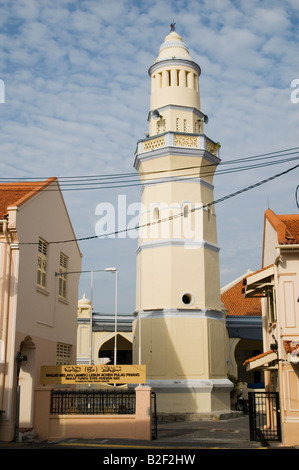 Die restaurierte achteckige Minarett der Masjid Melayu Lebuh Acheh, Georgetown, Penang, Malaysia Stockfoto