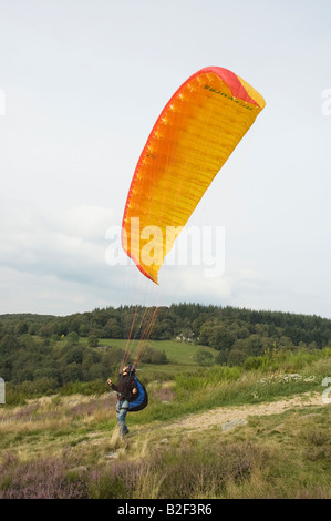 Gleitschirm Start vorbereiten Stockfoto