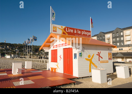 Beach-Bibliothek Fecamp Normandie Frankreich Stockfoto