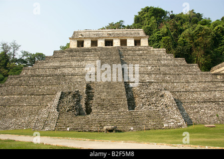 Tempel der Inschriften aus dem Palast, archäologische Stätte Palenque, Bundesstaat Chiapas, Mexiko. Lage des Grabes von Pakal ich. Stockfoto