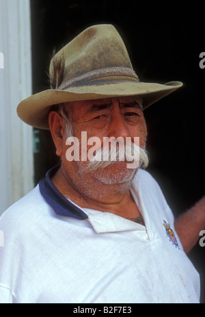 1, 1, mexikanische Mann, Mexikanisch, erwachsener Mann, Gesichtsbehaarung, buschigen Schnurrbart, Dorf Ocotlan de Morelos, Ocotlan de Morelos, Bundesstaat Oaxaca, Mexico Stockfoto