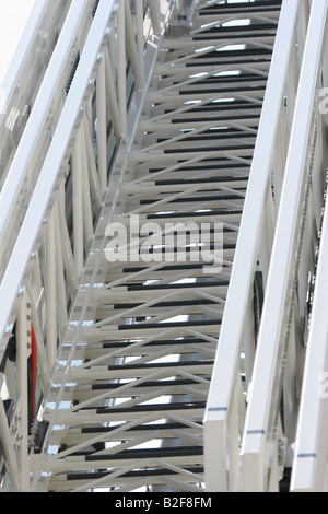 Die Leiter-Muster von einer Leiter auf ein Feuerwehrauto, Leiter verlängert Stockfoto