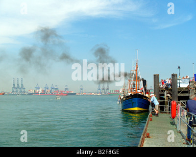 Blick auf Halfpenny Pier Harwich Essex Stockfoto