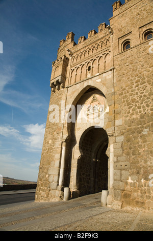 Spanien Toledo Puerta del Sol Tor in Stadt-Wand-Mudéjar-Architektur-Stil gebaut im 13. Jahrhundert Ritter Hospitaller Stockfoto