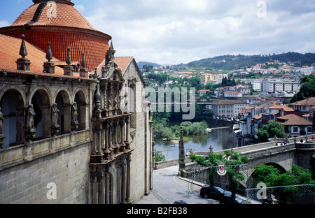 Ansicht von Amarante aus dem St Goncalo Kloster Igreja e Convento de Sao Goncalo Portugal Europa Stockfoto