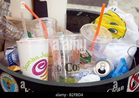 Eine volle Mülleimer in New York Stockfoto