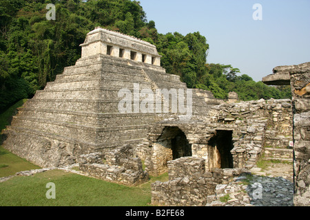 Tempel der Inschriften aus dem Palast, archäologische Stätte Palenque, Bundesstaat Chiapas, Mexiko. Lage des Grabes von Pakal ich. Stockfoto