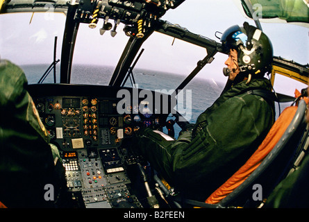 Pilot im Cockpit ein Luft-See-Rettungshubschrauber Stockfoto