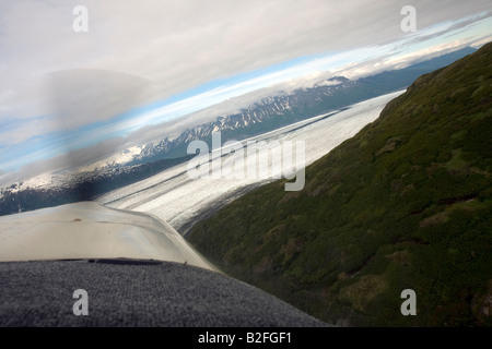 Flug Reise mit kleinen Flugzeug Flugzeug sehen, über den Knik River Tal in Richtung Knik River Glacier, Palmer, Alaska, USA Stockfoto