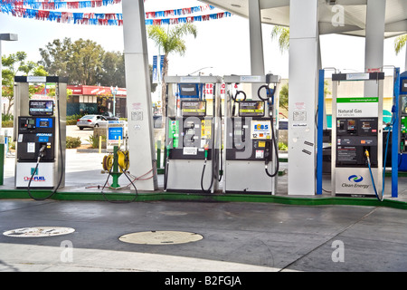 Pumpen für Propan-Biodiesel-Ethanol und Erdgas an der Tankstelle San Diego bieten einen alternativen Kraftstoff für ökologisch co Stockfoto