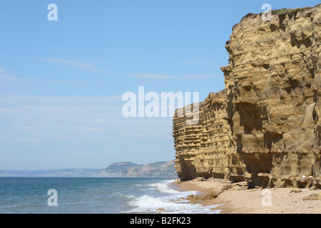 Burton Bradstock Dorset England Strand und Klippen Teil der Jurassic Coast gemacht von Bridport Sands Anzeichen Küstenerosion Stockfoto