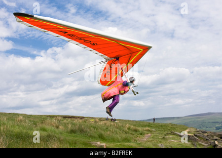 Hang Gliding starten Sequenz 7 von 12 Buckstones Rand, West Yorkshire Stockfoto