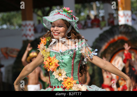 Brasilien Tanz Tänzer bei der Boi Bumba zeigen Parintins Karneval, Brasilien, Südamerika Stockfoto