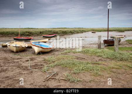 Die Bergkette und Creek am Morston Quay, Norfolk, England. Stockfoto