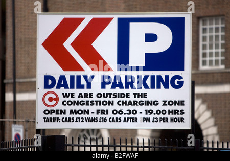 Parkplatz Schild außerhalb der Congestion Charging Zone in London England UK Stockfoto