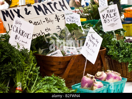 Bio-Produkte zum Verkauf an einen Bauernmarkt Stockfoto