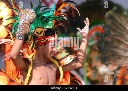 Brasilien Tanz Tänzer bei der Boi Bumba zeigen Parintins Karneval, Brasilien, Südamerika Stockfoto