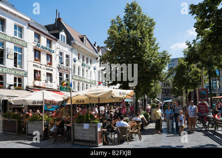 Straßencafés in Groenplaats im Zentrum der Altstadt, Antwerpen, Belgien Stockfoto