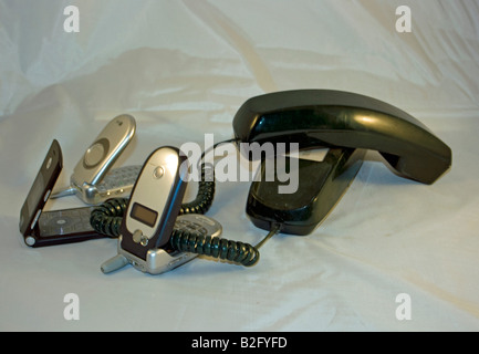 Silo Handys-zerstören schnurgebundenes Telefon. Stockfoto