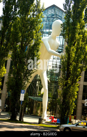 Walking Man Skulptur in München Stockfoto