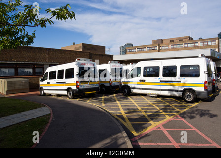 Eingang zum königlichen Surrey County Hospital, Guildford, England, UK. Juli 2008. Stockfoto