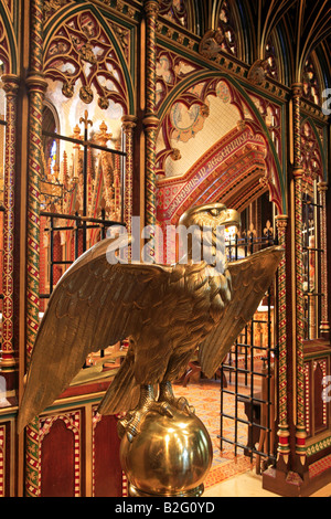 Lettner und Rednerpult. St Giles Kirche, Cheadle, Staffordshire, im neugotischen Stil von a. Pugin entworfen Stockfoto