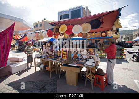 Marktstand mit Panamahüte. Otavalo Markt Provinz Imbabura, Ecuador. Blauer Himmel, sunny.70343 Ecuador Otavalo Stockfoto