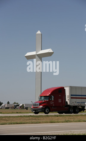 Die 19 Geschichte Kreuz befindet sich neben der Interstate 40 ehemals U S Route 66 Bräutigam Texas in den Vereinigten Staaten Stockfoto