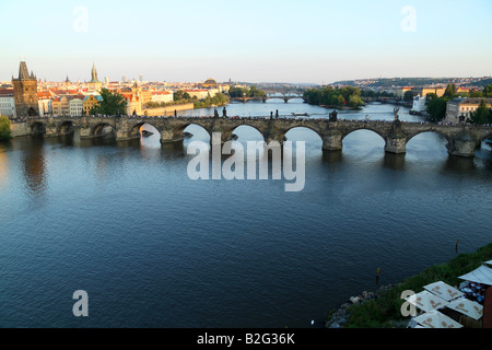 Luftbild von der Vltava Fluss Karlsbrücke und andere Brücken in Prag Stockfoto