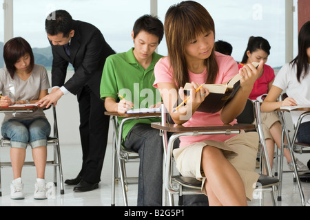 Studenten in einem Klassenzimmer Stockfoto