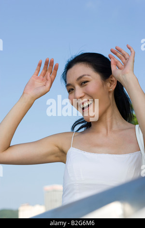 Nahaufnahme einer jungen Frau gestikulieren Stockfoto