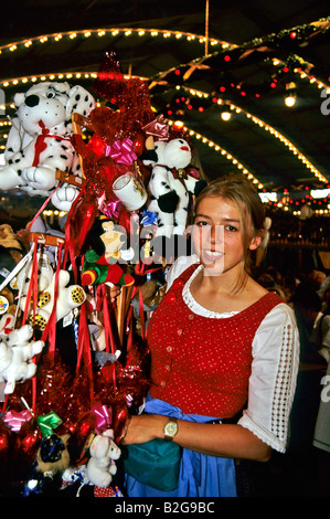 Kellnerin mit Lass im Bierzelt am Oktoberfest München Bayern Kellnerin Mit Dirndl Im Bierzelt Auf der Wiesn München Bayern Stockfoto