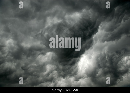 Graue Wolken kurz vor Sturm Stockfoto