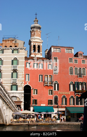 Rialto Hotel in der Nähe der Rialto-Brücke über den Canal Grande, Venedig, Italien Stockfoto