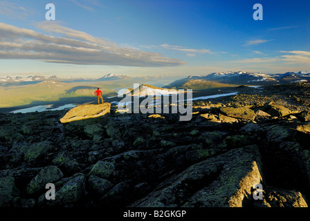 Rucksackreisen Akka massiv Wanderer Sicht Landschaft Stora Sjoefallet Np Nationalpark Lappland Laponia Schweden Panoramablick Stockfoto