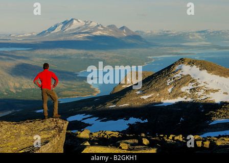 Akka massiv Wanderer Sicht Landschaft Stora Sjoefallet Np Nationalpark Lappland Laponia Schweden Panoramablick Stockfoto