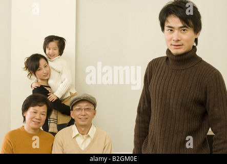 Porträt von einer drei-Generationen-Familie lächelnd, Shanghai, China Stockfoto