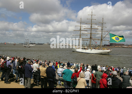 Stadt von Liverpool, England. Segel Schiff SS Cisne Branco auf den Fluss Mersey während der Parade der Segelschiffe, große Schiffe Rennen 2008. Stockfoto