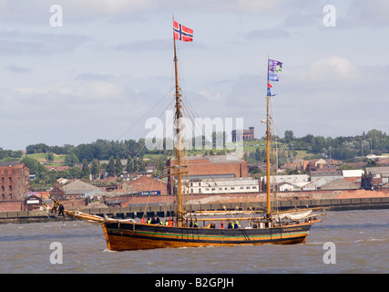 Die norwegischen Großsegler Svanhild verlassen den Fluss Mersey in Liverpool zu Beginn der englischen Tall Ships Race 2008 Stockfoto