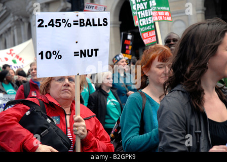 Lehrer streiken & Demonstration über faire Bezahlung März durch die Londoner April 2008. Stockfoto