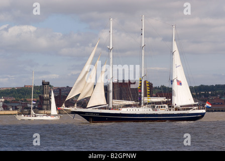 Die niederländische Großsegler Eendracht verlassen den Fluss Mersey in Liverpool zu Beginn der englischen Tall Ships Race 2008 Stockfoto