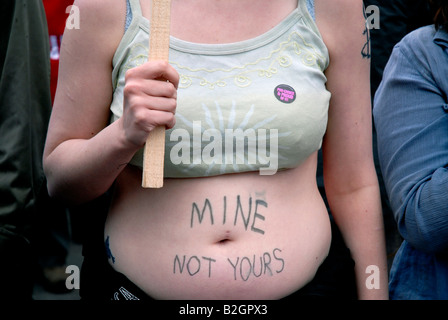 Pro-Wahl Protest-Gruppe gegen Rechnung, die Senkung der Grenze für Abtreibungen wird von vier Wochen auf 20 Wochen gebracht. Stockfoto