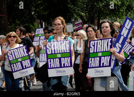 500 000 Beschäftigten im öffentlichen Dienst lokale Regierung trat zwei Tag union Streik gegen Niedriglöhne erhöhen Juli 2008. Stockfoto