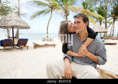 küssen, umarmen, streicheln Liebhaber paar paar Mann Frau harmonisch in Liebe zusammen Holliday Flitterwochen Stockfoto