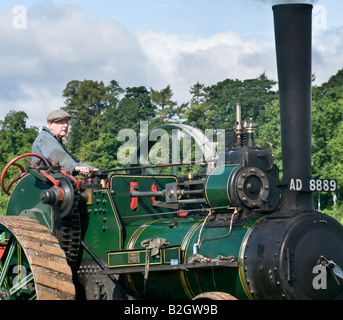 Mann fahren ein Robinson und Auden Zugmaschine am Masham Steam Rally 2008 fotografiert Stockfoto