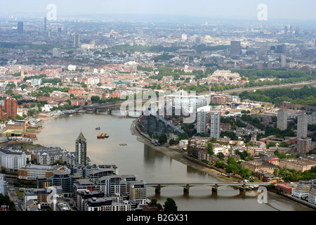 Luftbild von der Themse bei Battersea Reichweite von der Eisenbahnbrücke bis Albert Bridge mit Battersea Brücke dazwischen Stockfoto