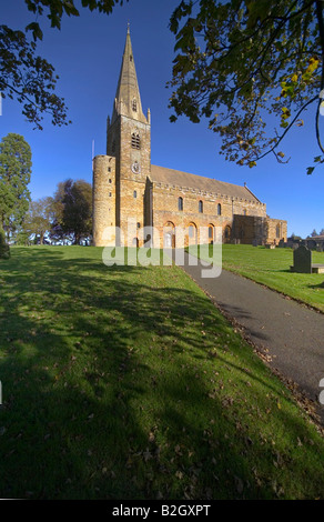 Außenseite des Allerheiligen, Brixworth, Northamptonshire, einem sächsischen Kirche erbaut im 7. Jahrhundert, aus Süd-Ost Stockfoto